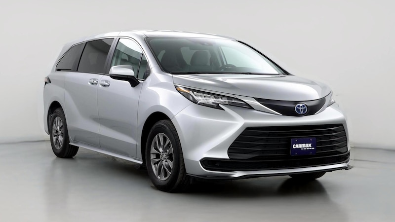 2023 Toyota Sienna LE Hero Image