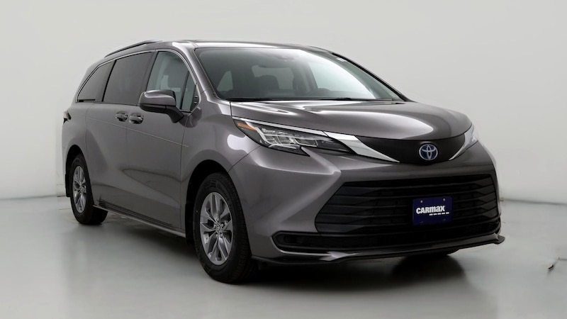 2022 Toyota Sienna LE Hero Image