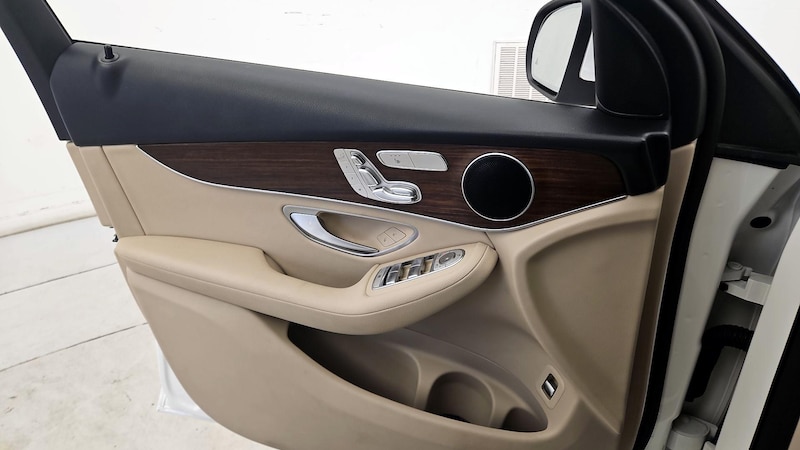 2021 Mercedes-Benz GLC 300 12