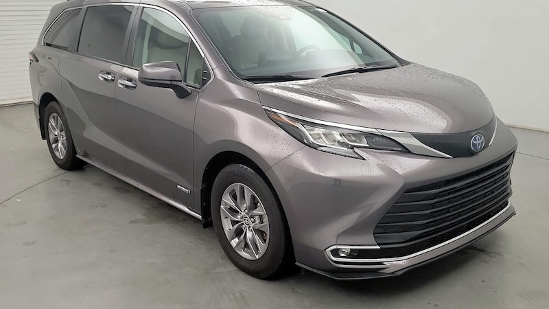 2021 Toyota Sienna XLE Hero Image