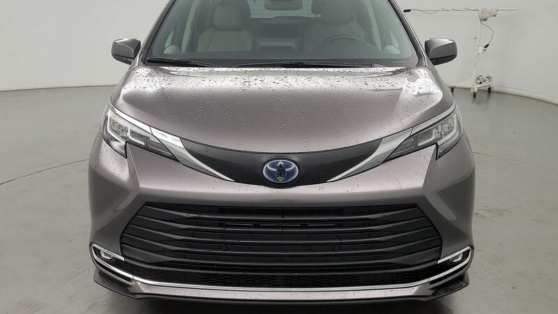 2021 Toyota Sienna XLE 2