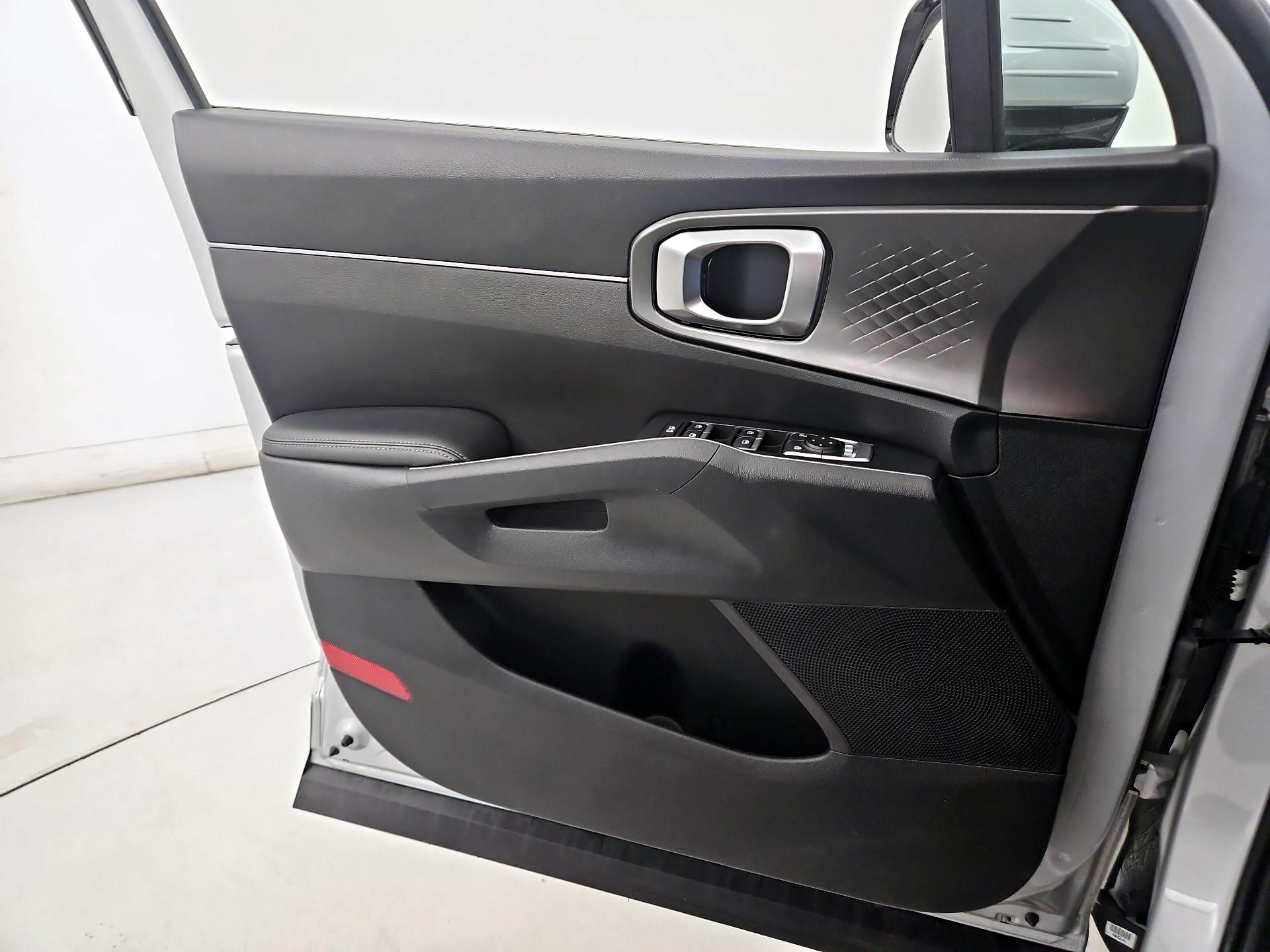 Thumbnail: 2022 Kia Sorento - 12