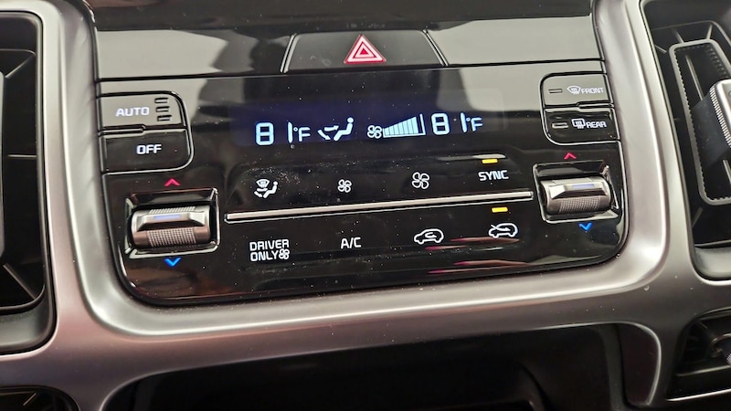 2022 Kia Sorento EX 17