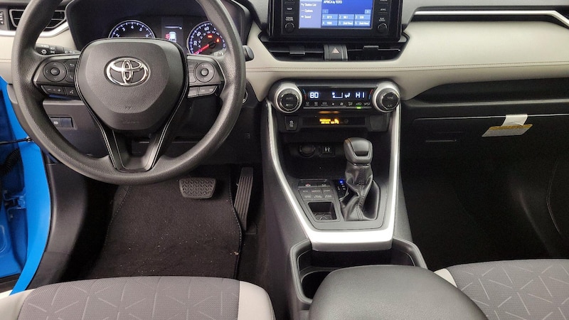 2019 Toyota RAV4 XLE 9