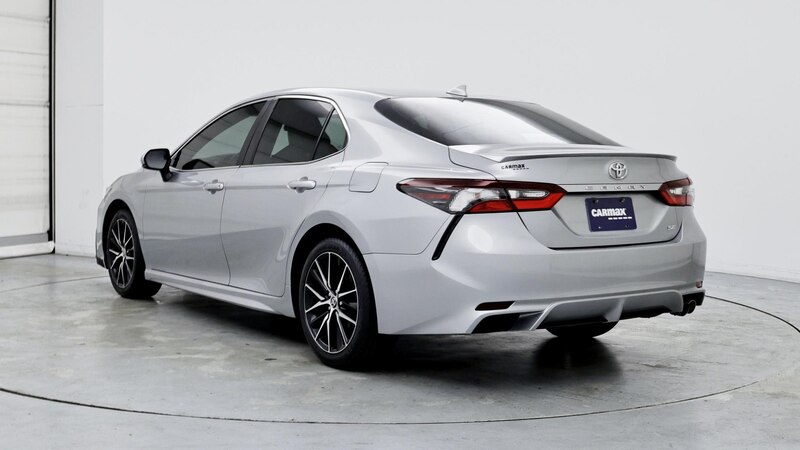 2022 Toyota Camry SE 2