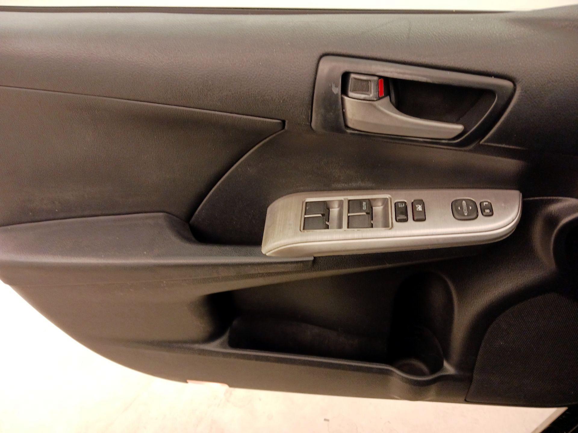 Thumbnail: 2013 Toyota Camry - 12