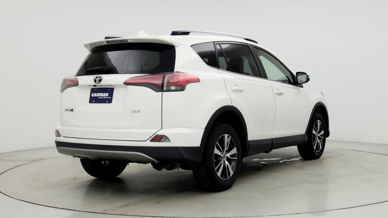 2018 Toyota RAV4 XLE 8