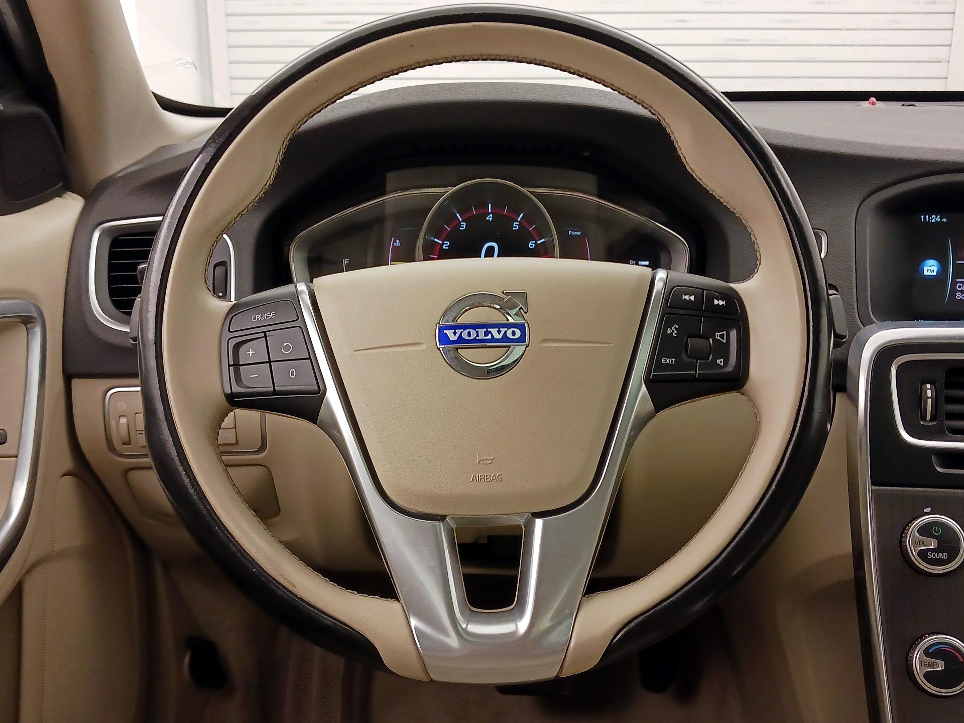 Thumbnail: 2015 Volvo S60 - 10