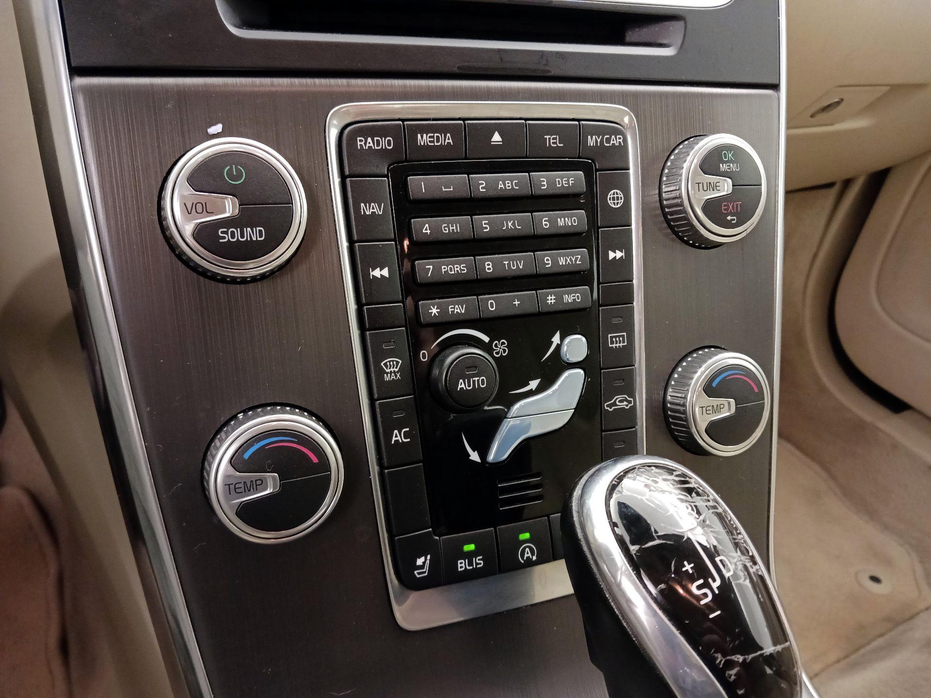 Thumbnail: 2015 Volvo S60 - 15