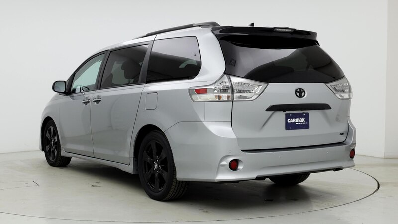 2020 Toyota Sienna SE Premium 2