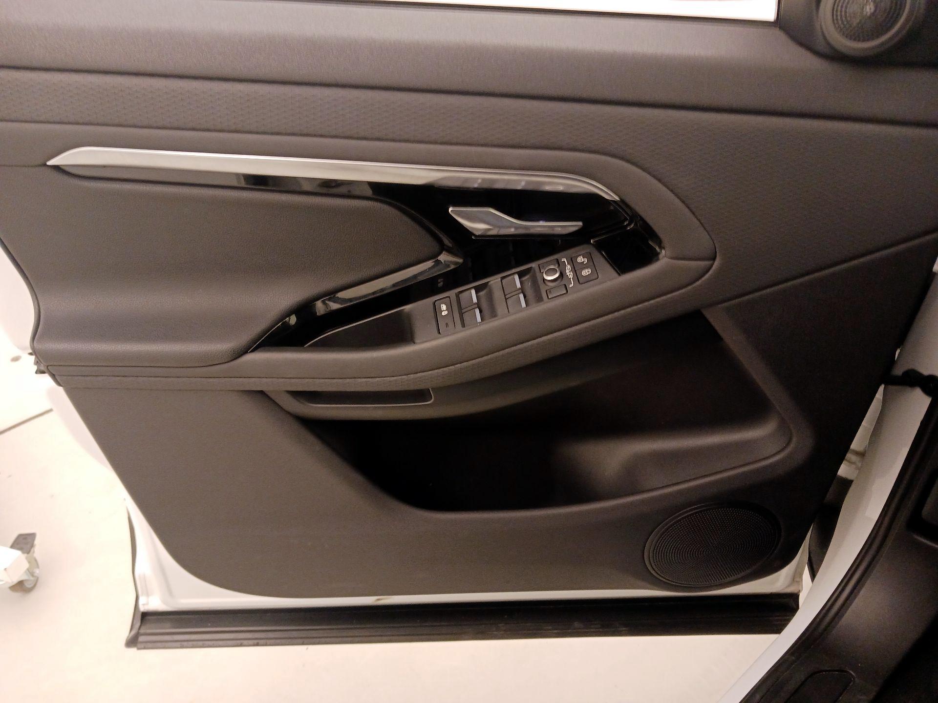 Thumbnail: 2020 Land Rover Range Rover Evoque - 12