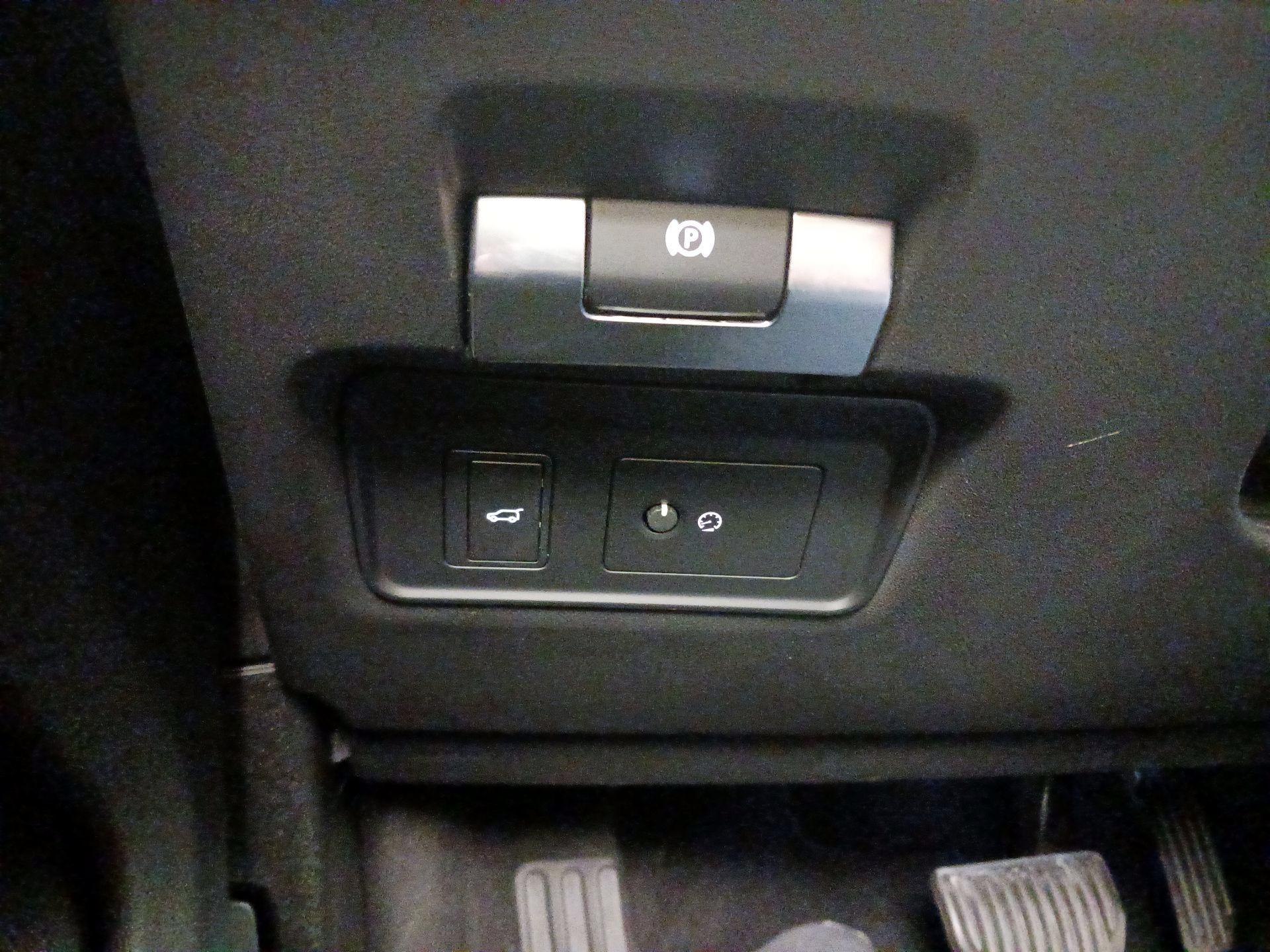 Thumbnail: 2020 Land Rover Range Rover Evoque - 13