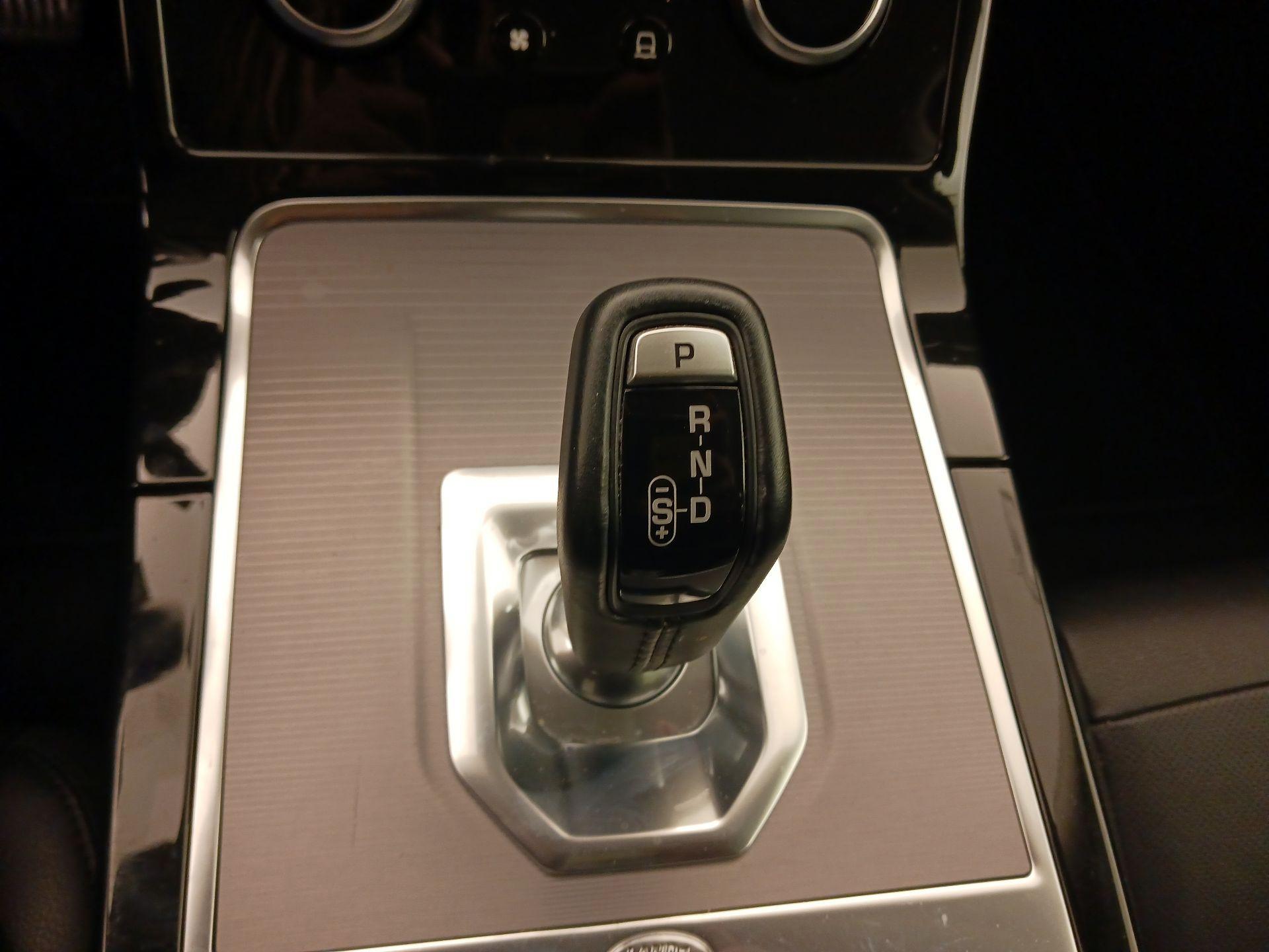 Thumbnail: 2020 Land Rover Range Rover Evoque - 18