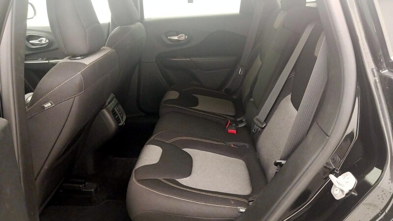 2015 Jeep Cherokee Sport 18
