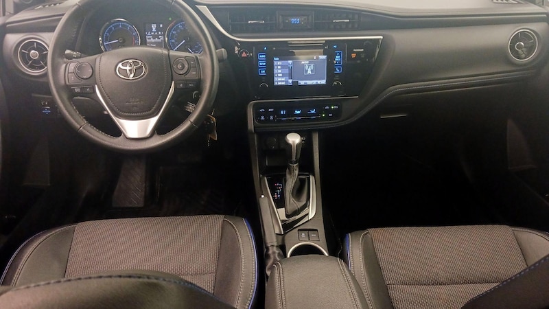 2017 Toyota Corolla SE 9