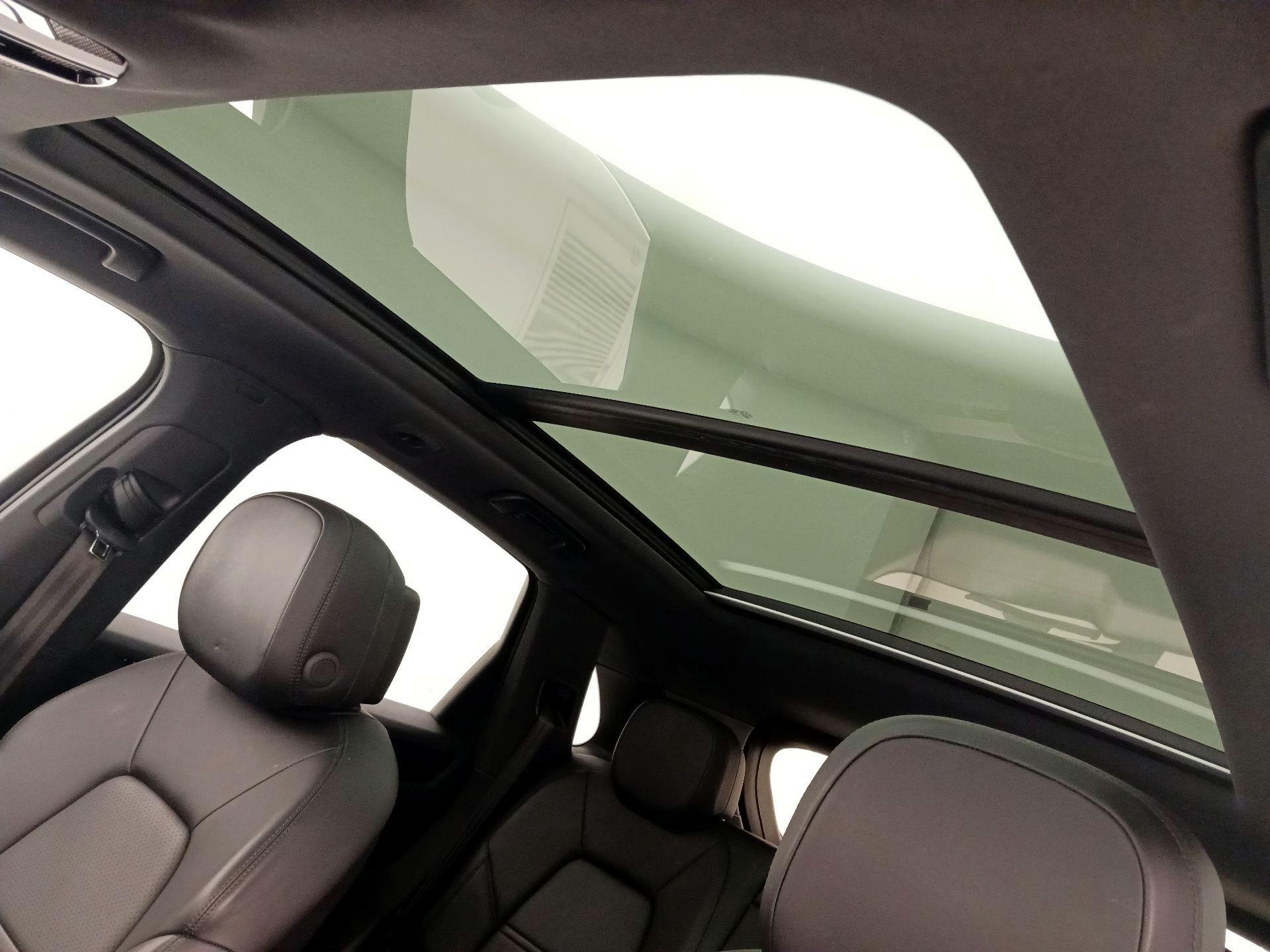 Thumbnail: 2019 Porsche Cayenne - 19
