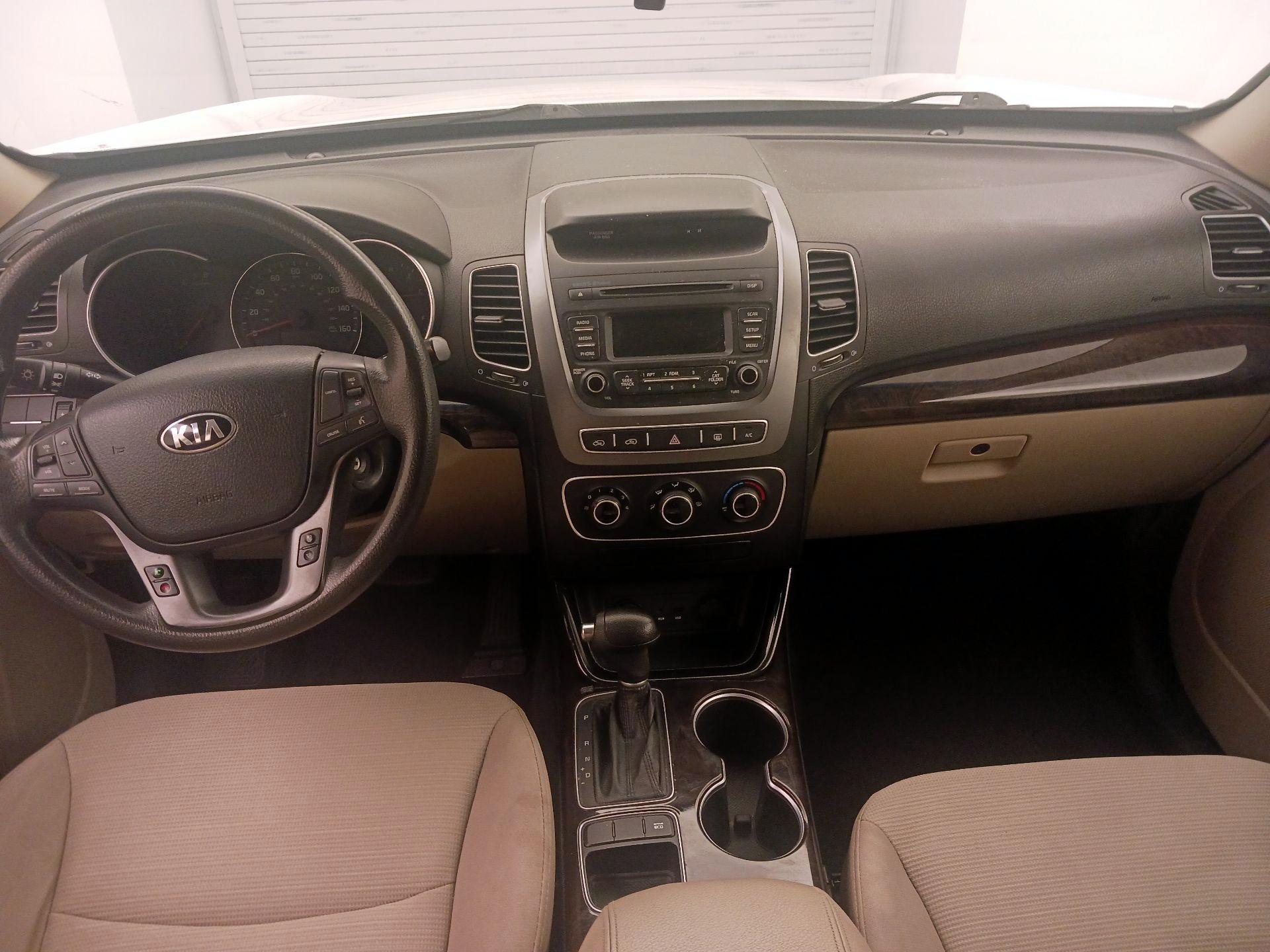 Thumbnail: 2014 Kia Sorento - 9