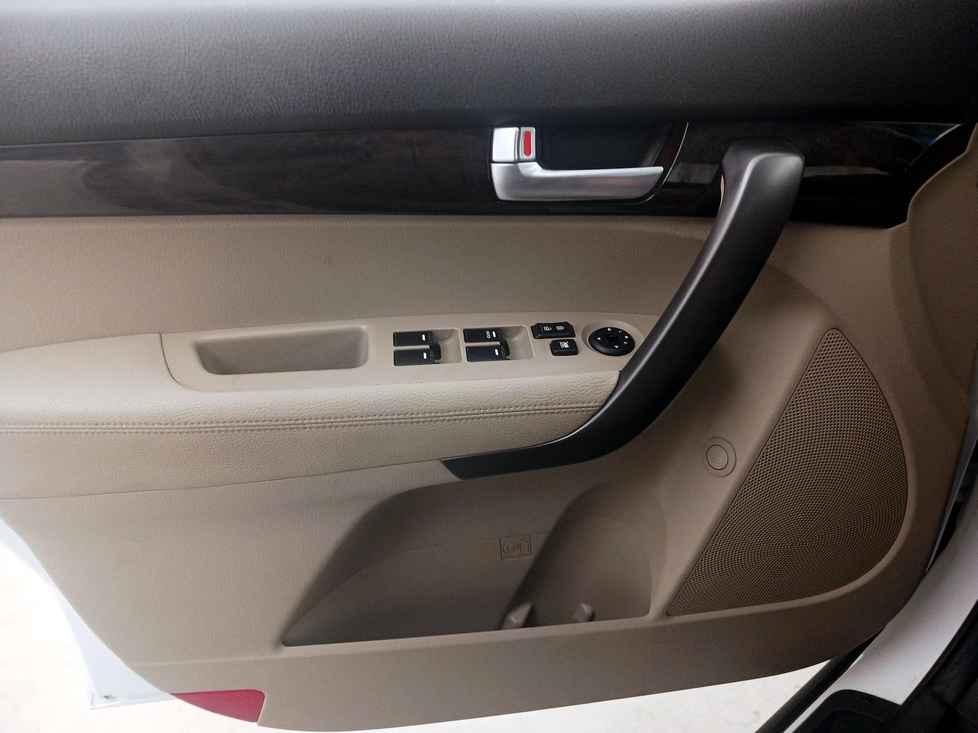 Thumbnail: 2014 Kia Sorento - 12