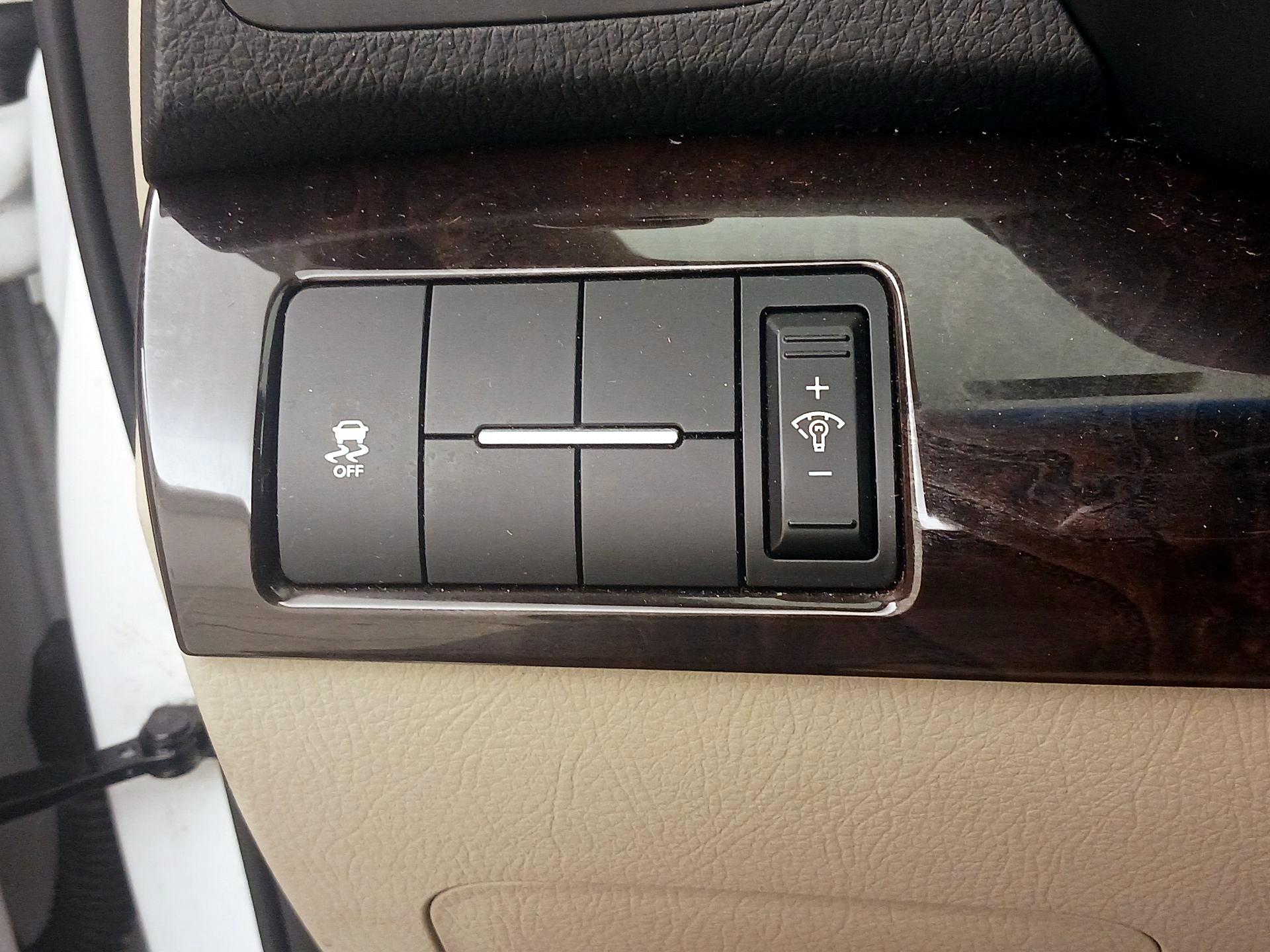Thumbnail: 2014 Kia Sorento - 13