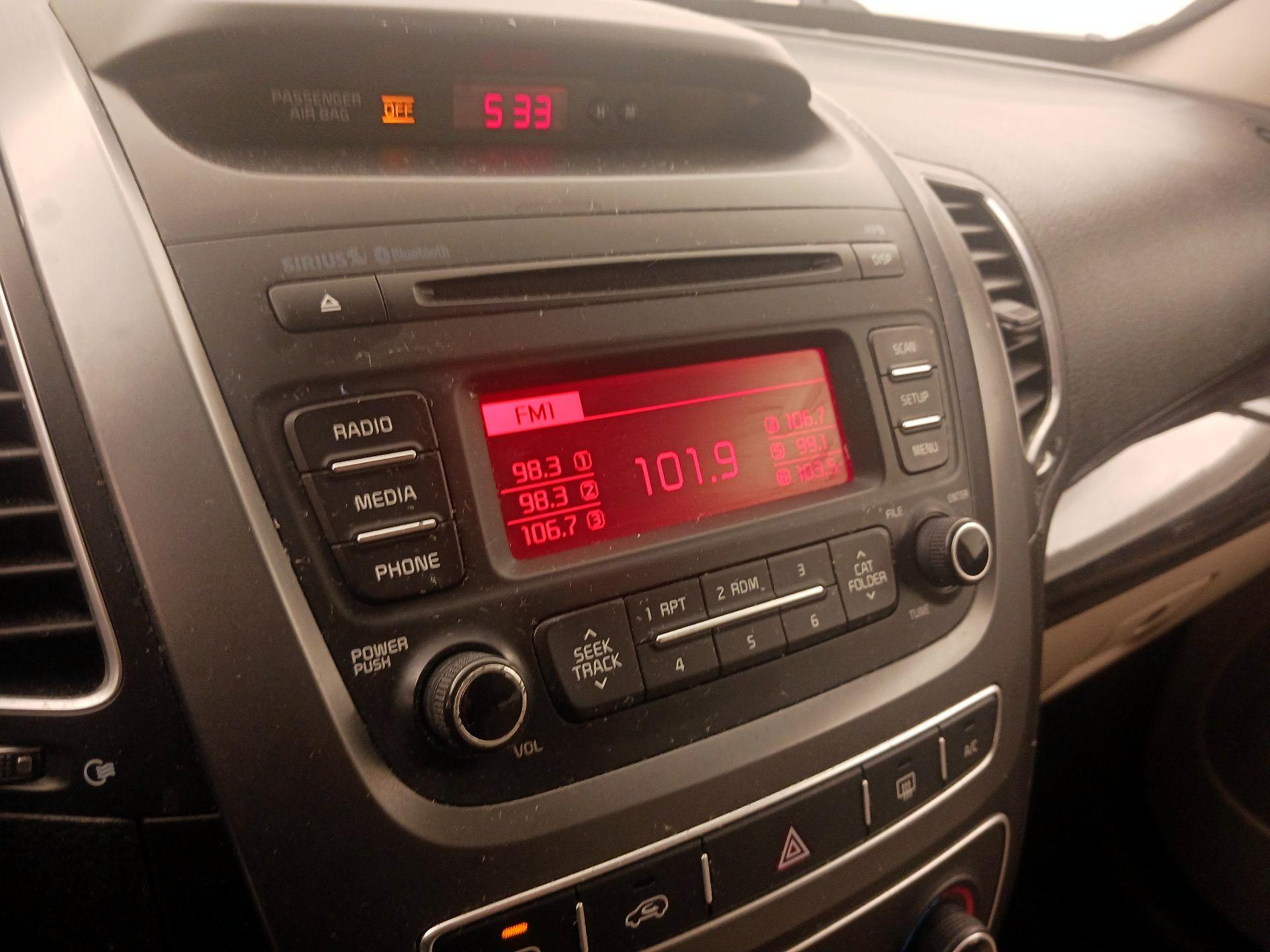 Thumbnail: 2014 Kia Sorento - 14