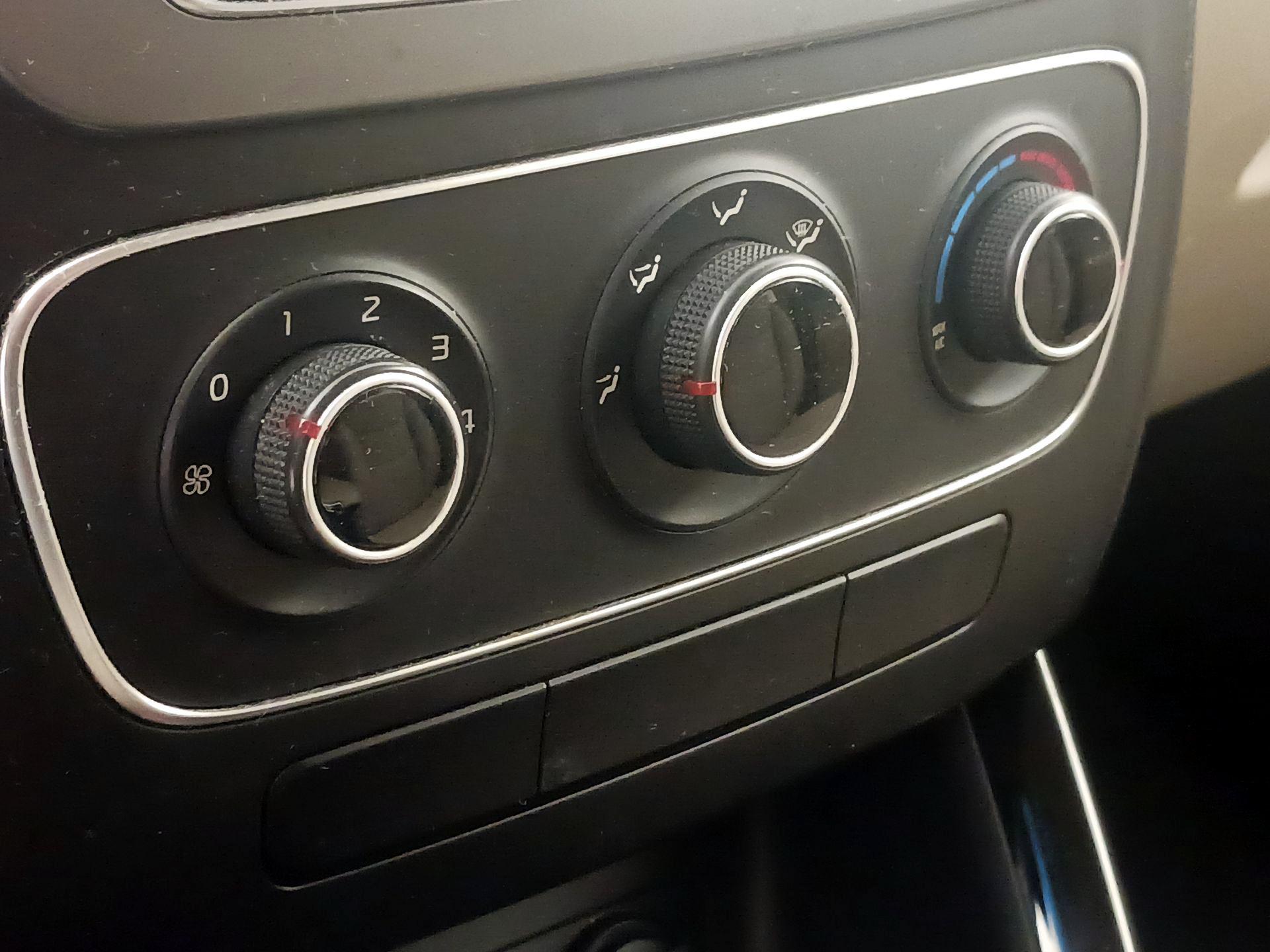 Thumbnail: 2014 Kia Sorento - 15