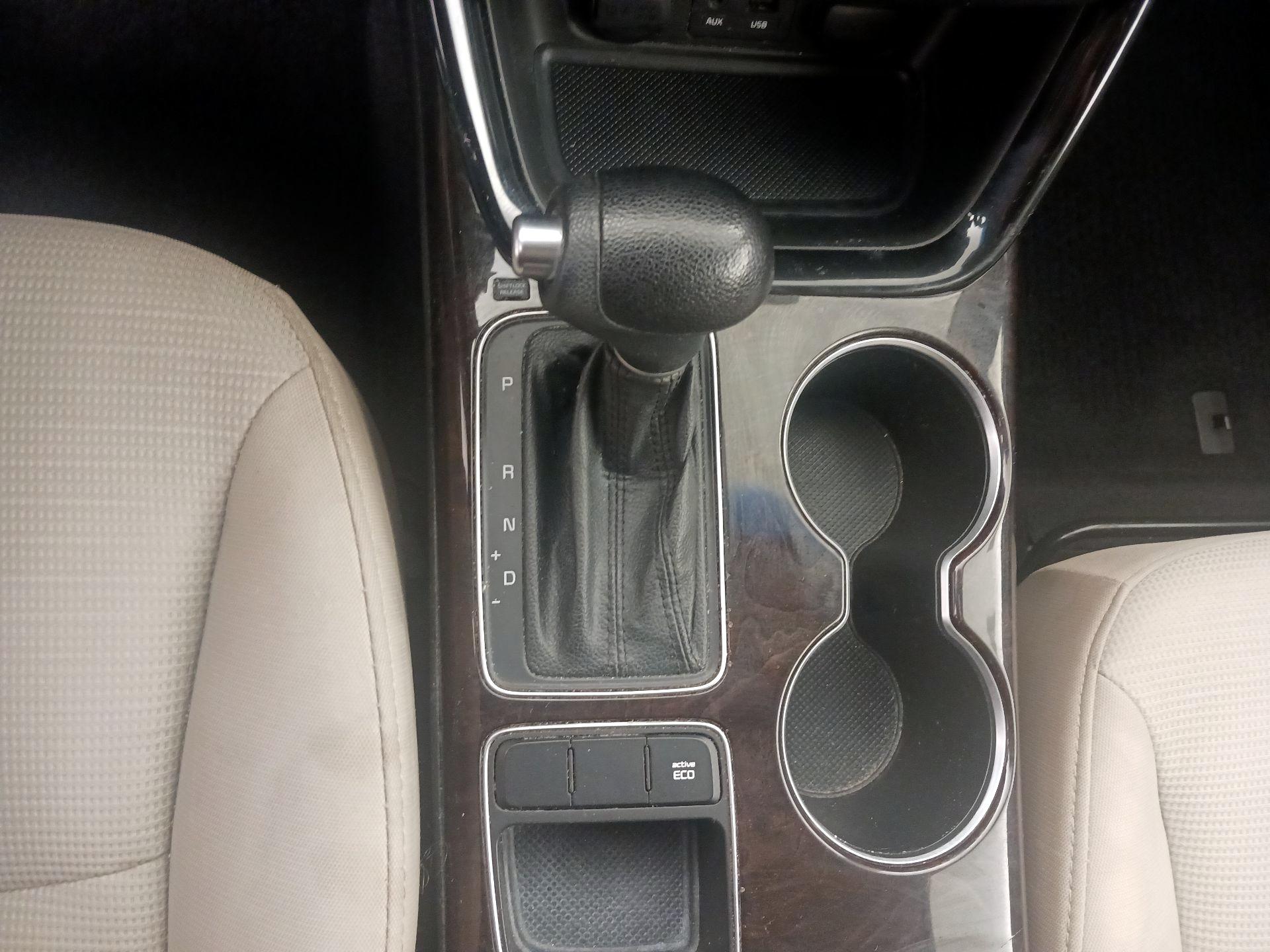 Thumbnail: 2014 Kia Sorento - 16