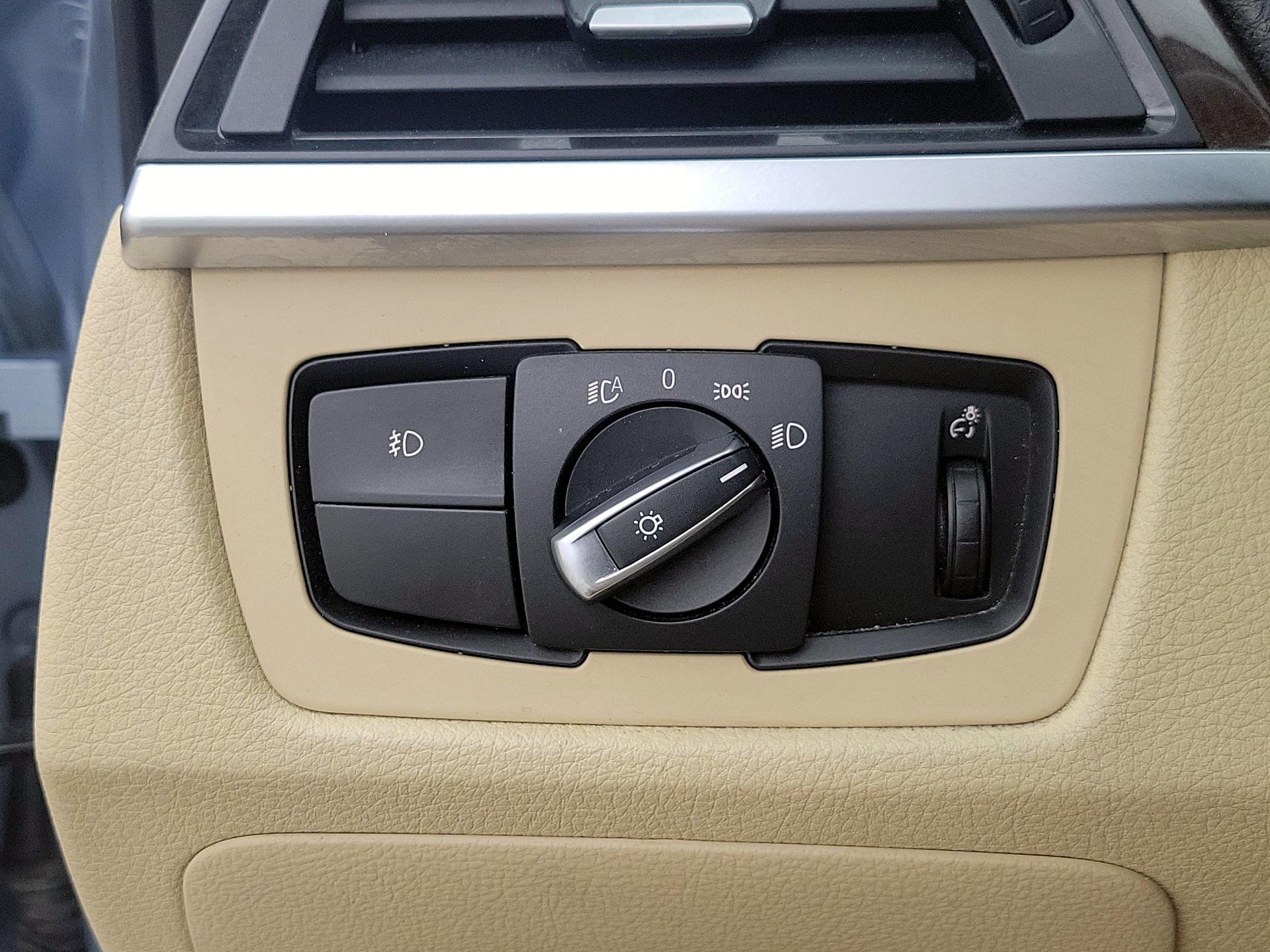 Thumbnail: 2015 BMW 3 Series - 13