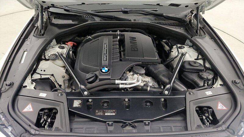 2013 BMW 5 Series 535xi 23