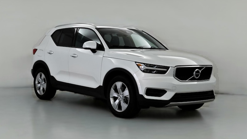 2022 Volvo XC40 T4 Momentum Hero Image