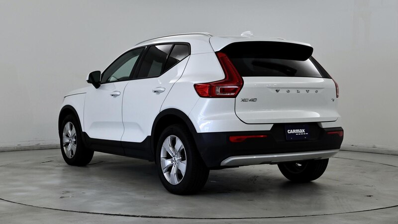 2022 Volvo XC40 T4 Momentum 2