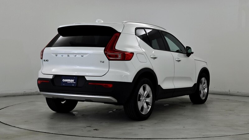 2022 Volvo XC40 T4 Momentum 8