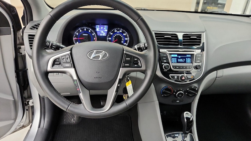 2016 Hyundai Accent SE 10