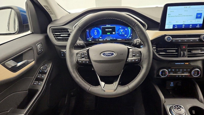 2022 Ford Escape Titanium 10