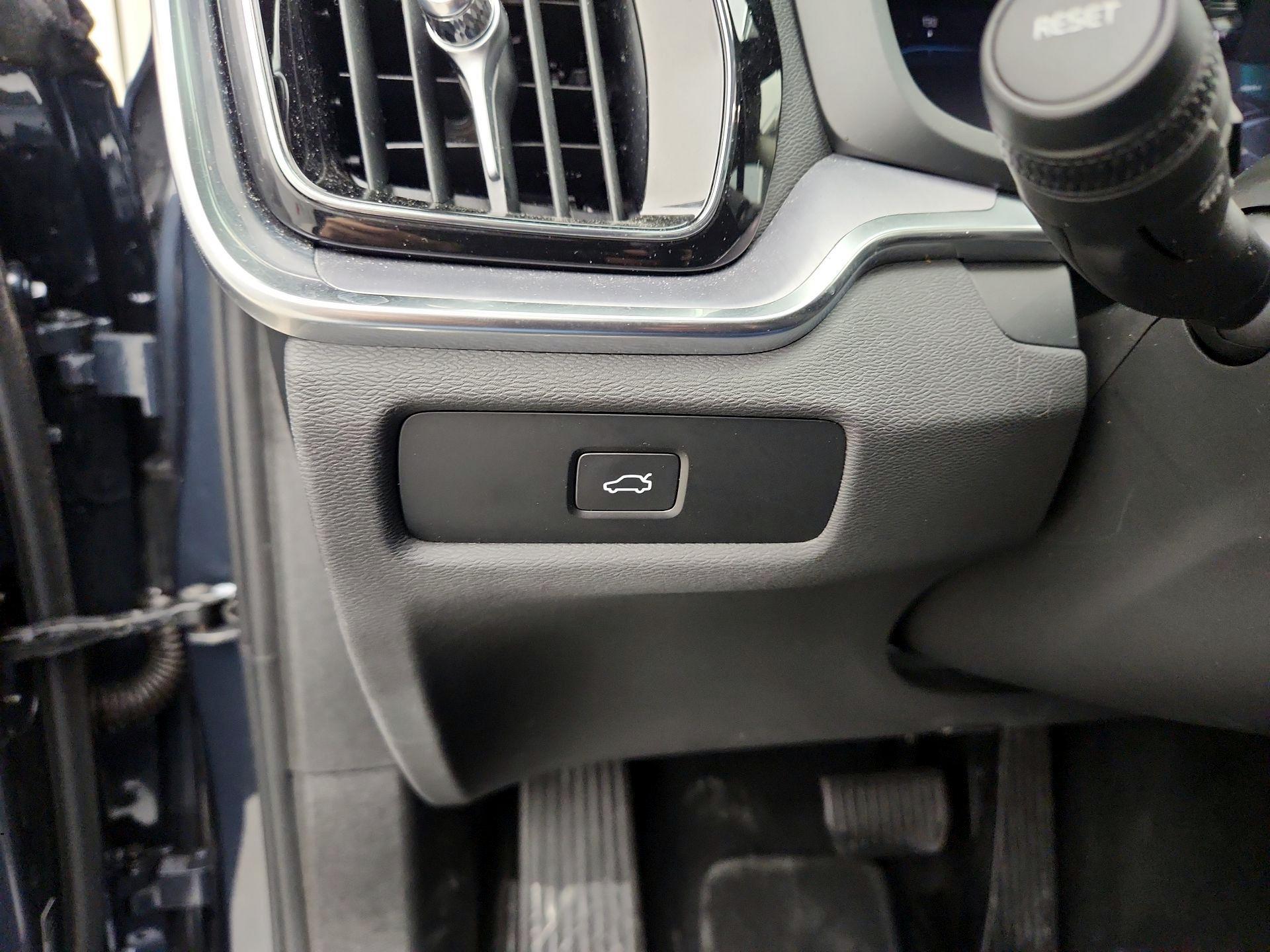 Thumbnail: 2024 Volvo S60 - 13