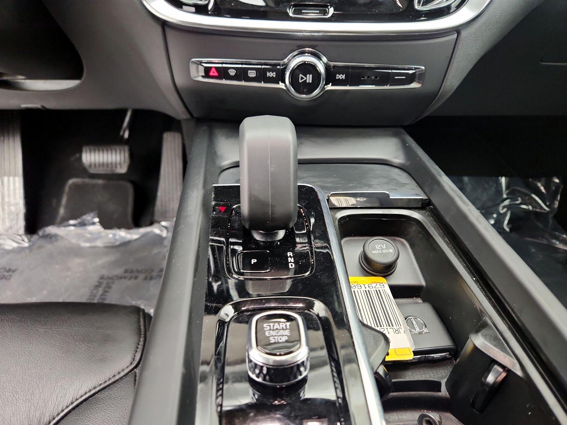 Thumbnail: 2024 Volvo S60 - 17