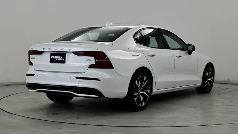 2024 Volvo S60 B5 Core 8