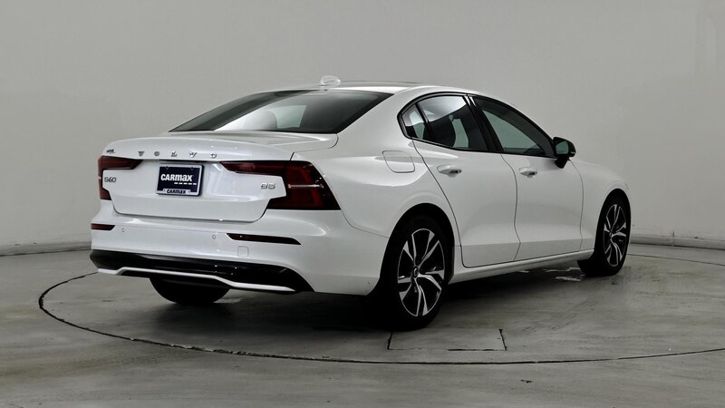 2024 Volvo S60 B5 Core 8