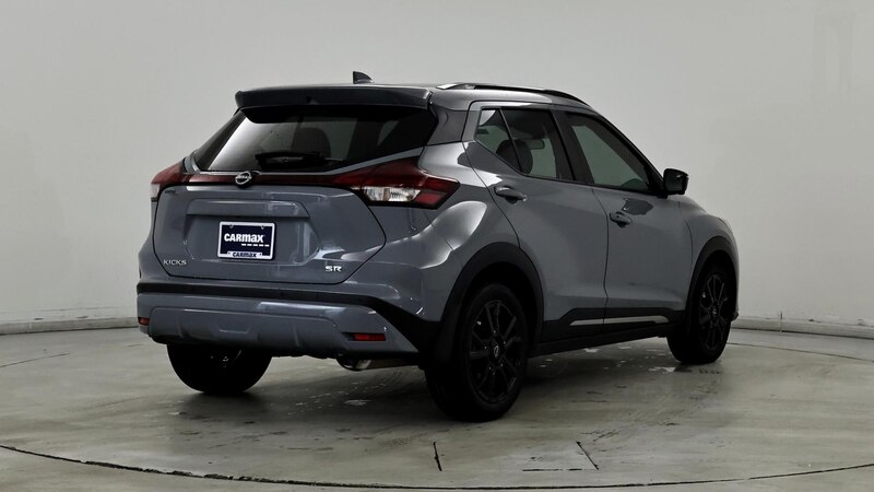 2023 Nissan Kicks SR 8