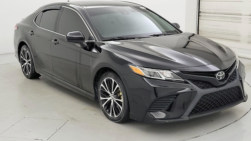 2019 Toyota Camry SE Hero Image