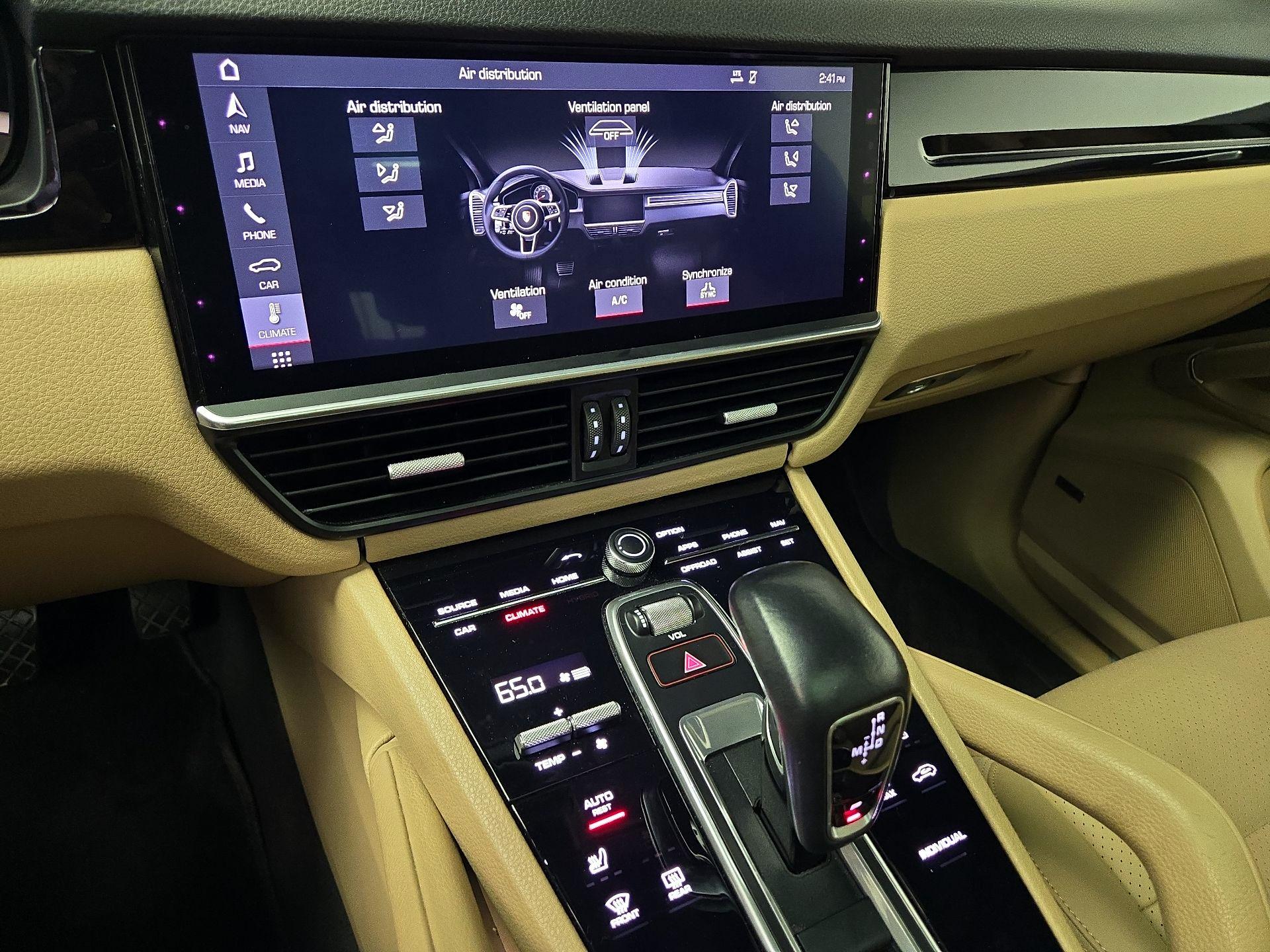 Thumbnail: 2019 Porsche Cayenne - 17