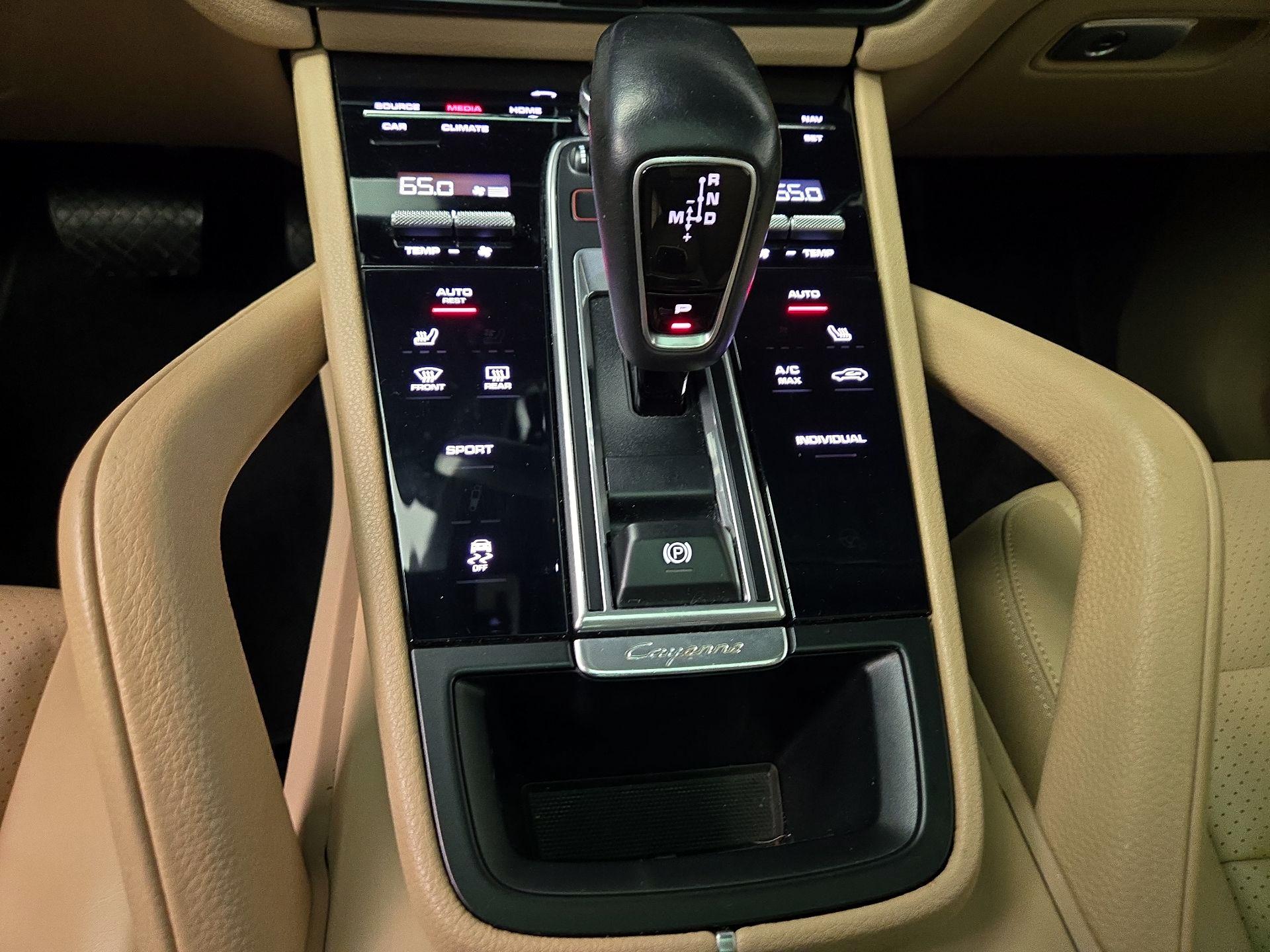 Thumbnail: 2019 Porsche Cayenne - 18