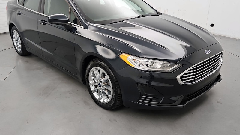 2020 Ford Fusion SE Hero Image