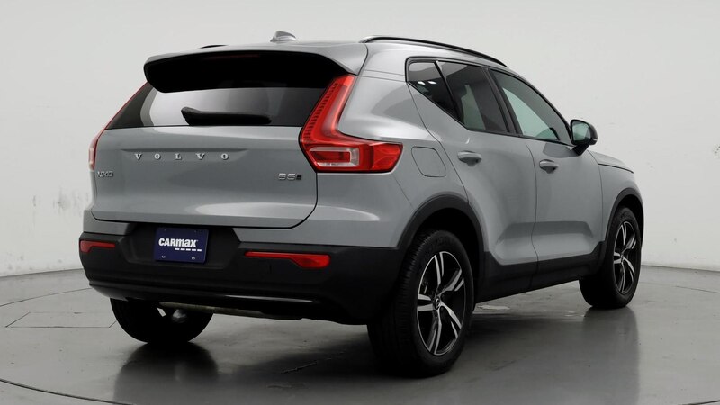 2024 Volvo XC40 B5 Core 8