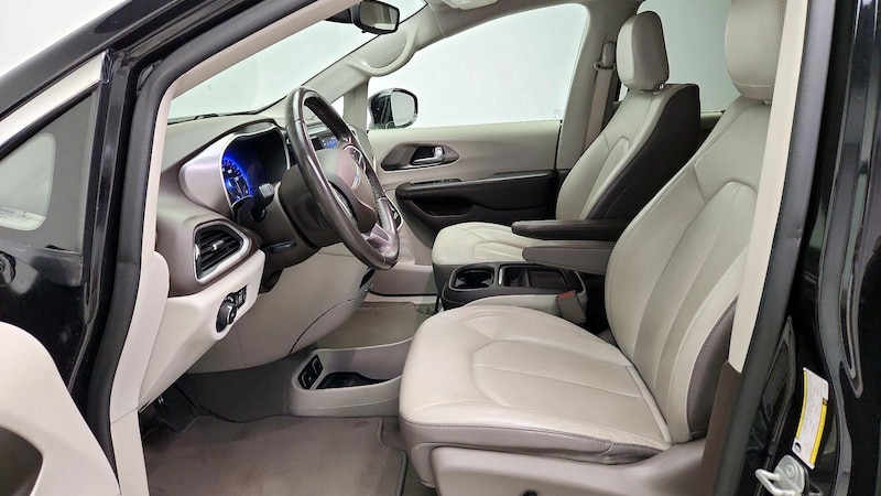 2018 Chrysler Pacifica Touring L 11