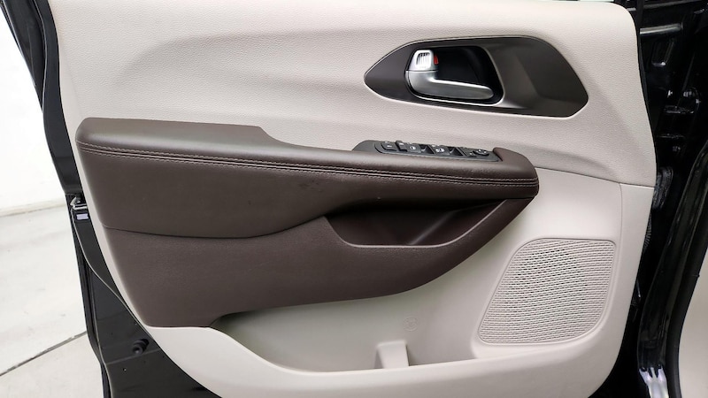 2018 Chrysler Pacifica Touring L 12