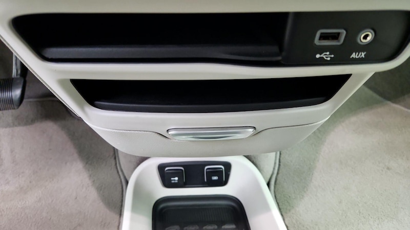 2018 Chrysler Pacifica Touring L 18