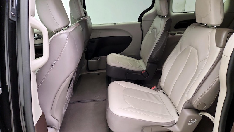 2018 Chrysler Pacifica Touring L 19