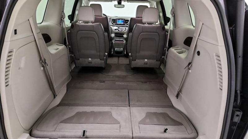 2018 Chrysler Pacifica Touring L 22