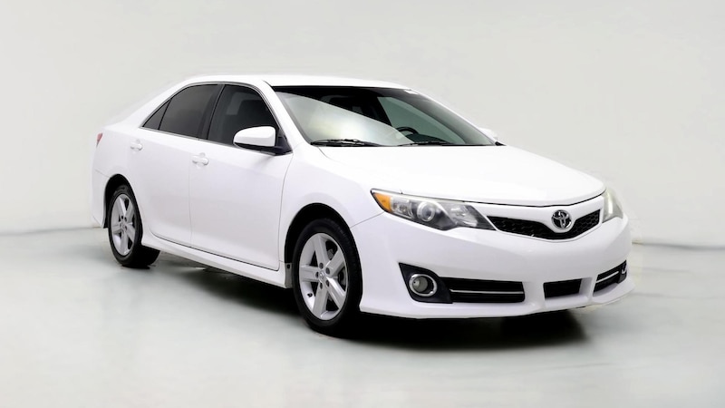 2014 Toyota Camry SE Hero Image