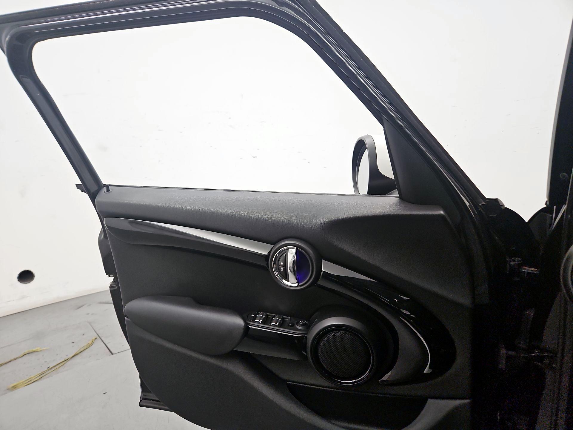 Thumbnail: 2019 MINI Cooper Hardtop - 12